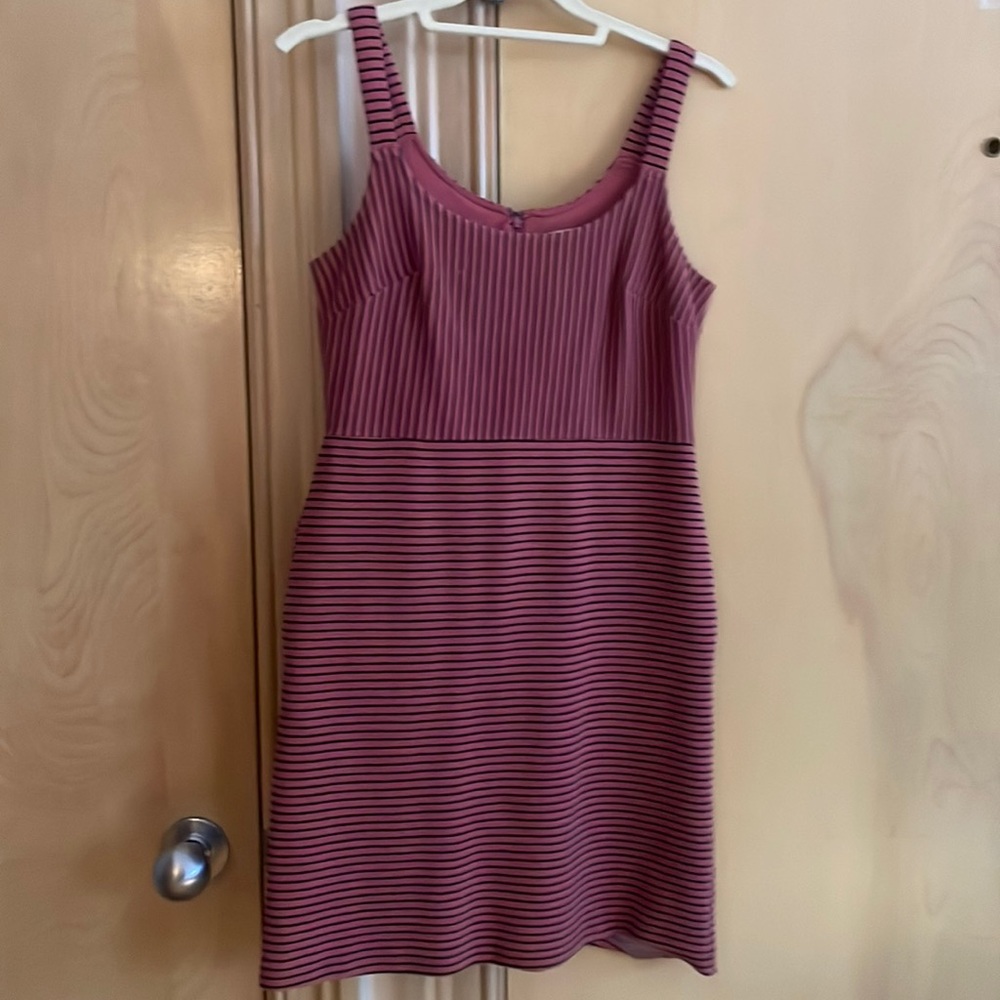 Loft spandex/stretch perfect work dress if worn with cardigan! Dusty pink.